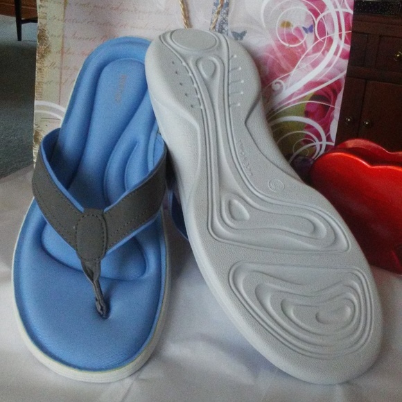 Avenue | Shoes | Avenue Cloudwalkers Thong Sandals Sz W Nwt | Poshmark